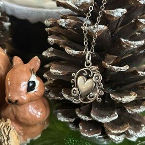 925 Sterling vintage charming heart necklace